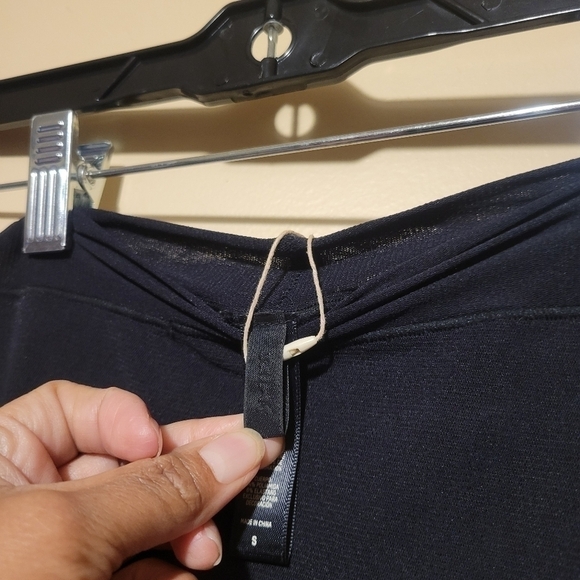 NEW WITH TAGS SKIMS size small . - Picture 6 of 6